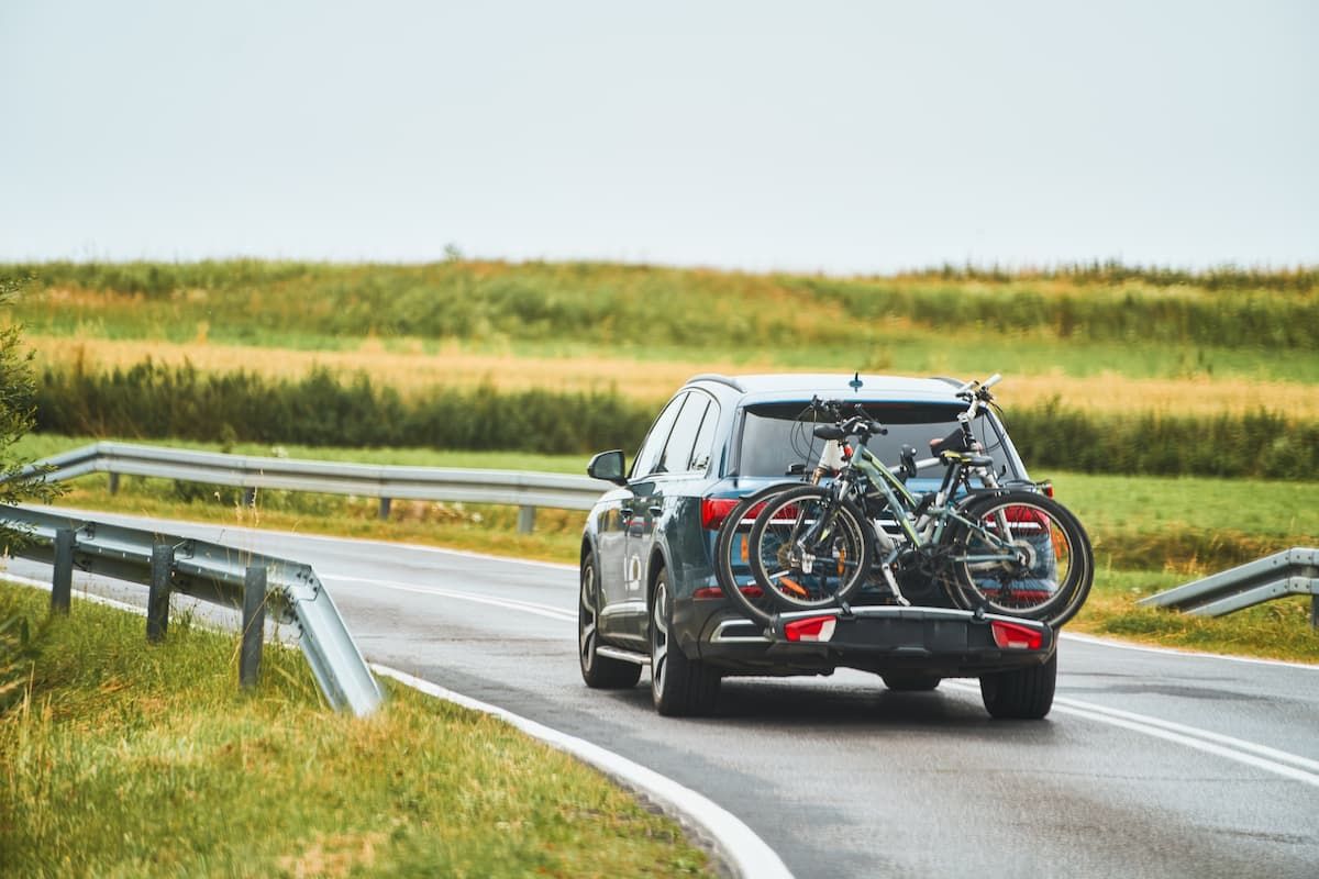 E-Bike am Auto transportieren – Stützlast, Träger, Sicherung